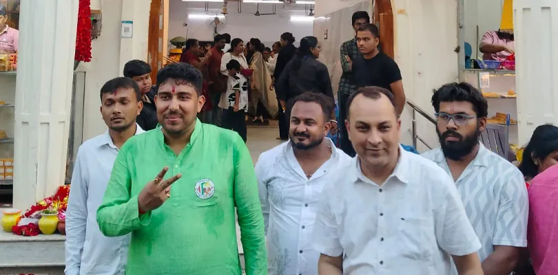 বড়মার মন্দিরে এলেন নোয়াপাড়ার তৃণমূল প্রার্থী তৃণাঙ্কুর ভট্টাচার্য