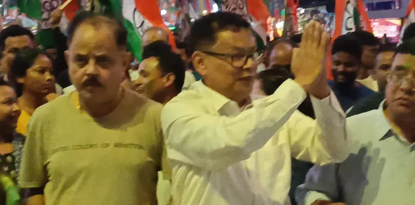 জলপাইগুড়ি  শহরে তৃণমূল প্রার্থীর মিছিলে জনজোয়ার