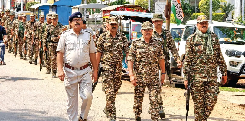 ‘বদলি-বোমা’ অব্যাহত, কমিশনের কোপে ১১ ডিএম সহ ১৩ আইএএস, ৫ ডিআইজিও