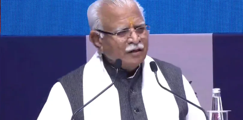 নয়াদিল্লিতে সভায় বক্তব্য রাখছেন কেন্দ্রীয় মন্ত্রী মনোহরলাল খট্টর