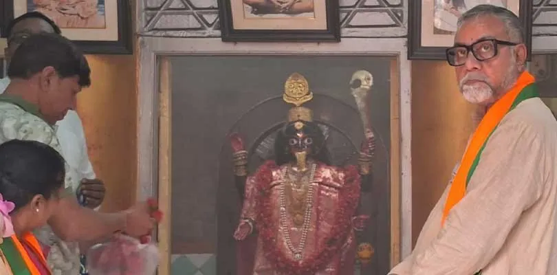ভোটপ্রচার শুরুর আগে মন্দিরে পুজো দিলেন বিজেপি প্রার্থী তাপস রায়