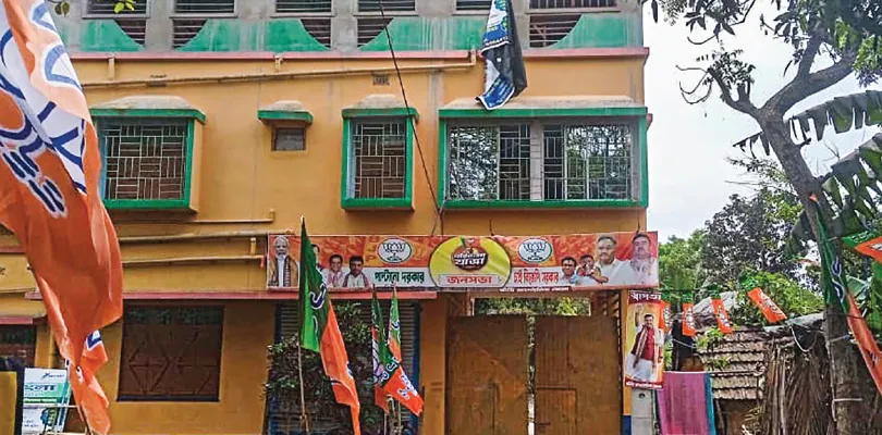 ভগবানপুরে বিজেপি কর্মীদের প্রার্থী বদলের দাবি ঘিরে সংঘর্ষ, বন্ধ পার্টি অফিস