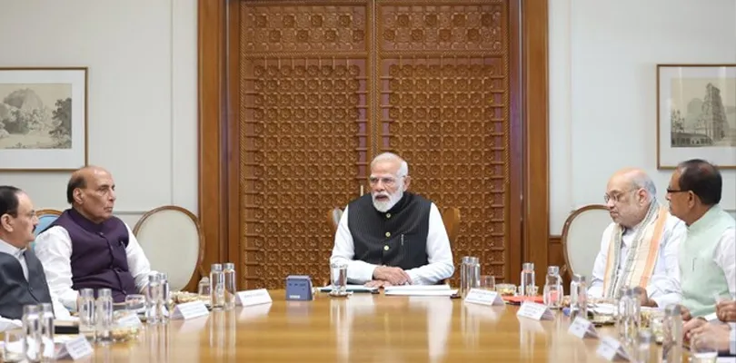 মধ্যপ্রাচ্যের যুদ্ধ পরিস্থিতিতে অপরিশোধিত তেল, গ্যাস সহ অন্যান্য বিষয় নিয়ে গুরুত্বপূর্ণ বৈঠক প্রধানমন্ত্রী নরেন্দ্র মোদির