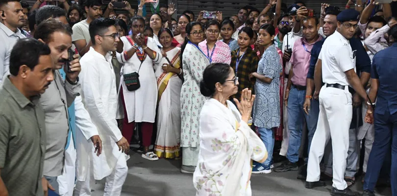 ‘বাংলায় আছে স্থায়ী সরকার, তাই ভোট জোড়াফুলে’, প্রচারে তৃণমূল, আগামী পাঁচ বছরে রাজ্যকে স্বনির্ভর করে তোলাই লক্ষ্য : মমতা