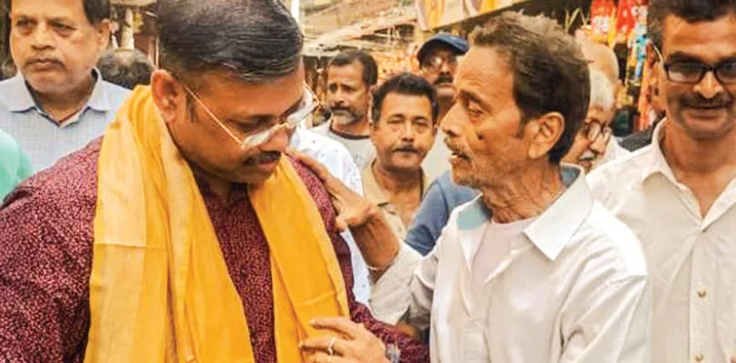 বড়ো রোড শো নয়, জনসংযোগ বৃদ্ধিতে হাঁটার উপর জোর দিচ্ছেন তৃণমূল প্রার্থী