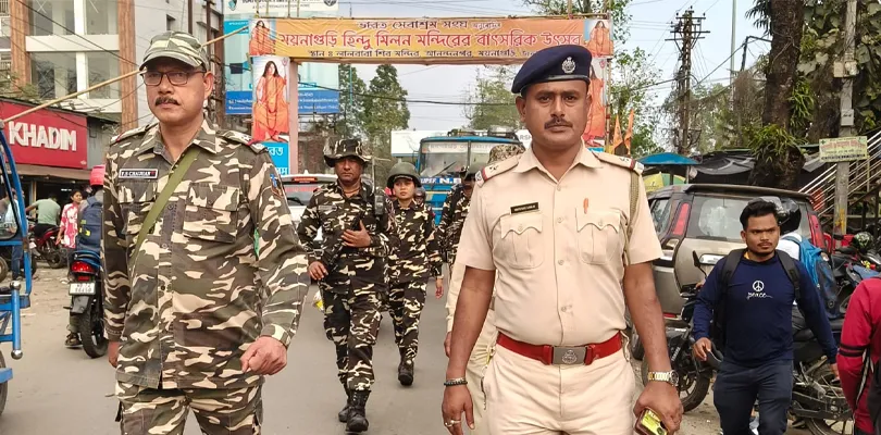 নির্বাচনের প্রাক্কালে ময়নাগুড়ি শহরে কেন্দ্রীয় বাহিনীর টহল