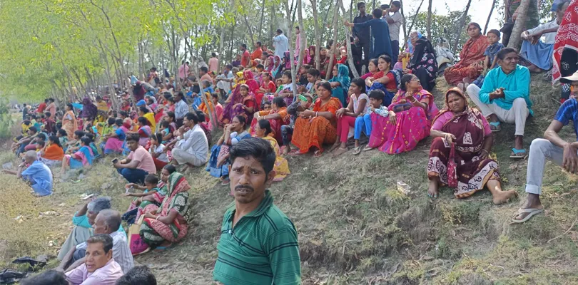 পাথরপ্রতিমায় অভিষেক বন্দ্যোপাধ্যায়ের সভাস্থল ছাপিয়ে ভিড় ভর দুপুরে