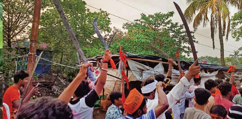 রামনবমীর সশস্ত্র মিছিল থেকে ‘পদ্মে’ ভোটের স্লোগান প্রার্থীর