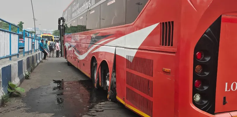 সল্টলেক করুণাময়ীতে দূরপাল্লা বাসের তলায় চাপা পড়ে মৃত্যু খালাসির