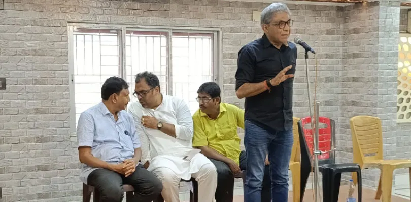 রামকৃষ্ণ মিশনের দুই প্রাক্তনীর ভোট লড়াইয়ে জমজমাট খড়দহ