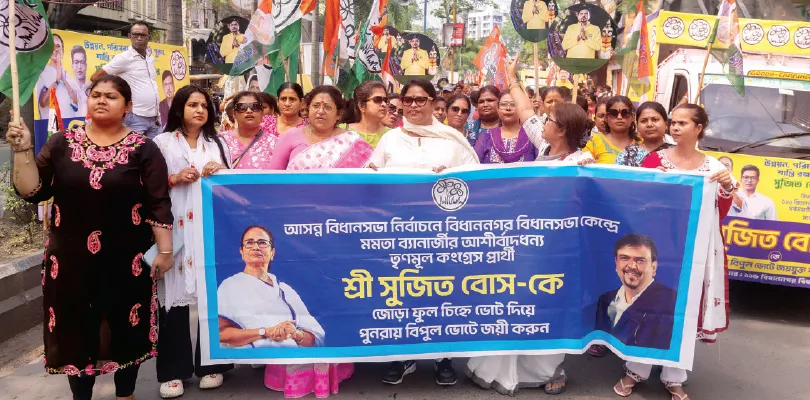সল্টলেকে তৃণমূল প্রার্থীর বর্ণাঢ্য  রোড শো, শহরজুড়ে জনজোয়ার
