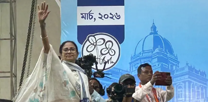 গড়বেতায় বক্তব্য রাখছেন মমতা বন্দ্যোপাধ্যায়