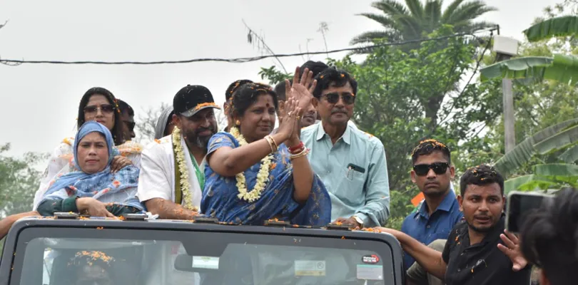 মুর্শিদাবাদ বিধানসভায় তৃণমূল প্রার্থী শাওনি সিংহ রায়ের প্রচারে সাংসদ ইউসুফ পাঠান
