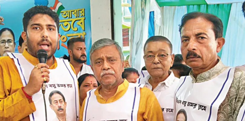 গুন্ডারাজের বিরুদ্ধে স্লোগান তুলে নোয়াপাড়ায় তৃণমূলের প্রচারে, প্রকাশ হল থিম সং