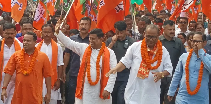 জলপাইগুড়ি শহরে বিজেপির মিছিলে কেন্দ্রীয় মন্ত্রী সুকান্ত মজুমদার