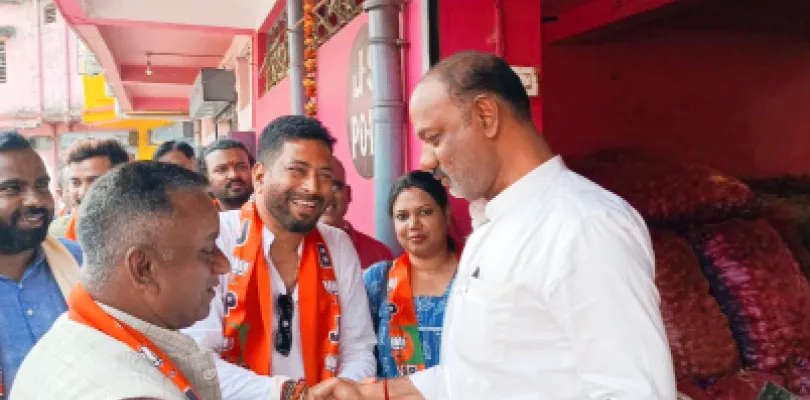 শংকরকে ‘নন পারফর্মিং এমএলএ’ বলছেন অশোক, হতবাক প্রাক্তন শিষ্য