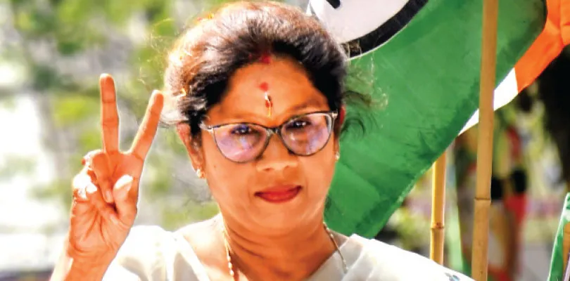 বিপুল কর্মী-সমর্থকের স্রোতে ভেসে মনোনয়ন কলকাতার হেভিওয়েটদের
