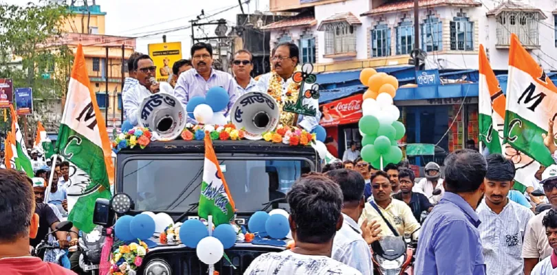 উৎসবের মেজাজে তৃণমূলের তিন প্রার্থীর মনোনয়ন, মিছিলে ভিড় দেখে জয়ের আশা