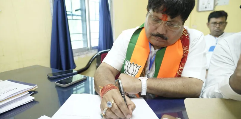 মনোনয়নপত্র জমা দিলেন বিজেপি প্রার্থী অর্জুন সিং