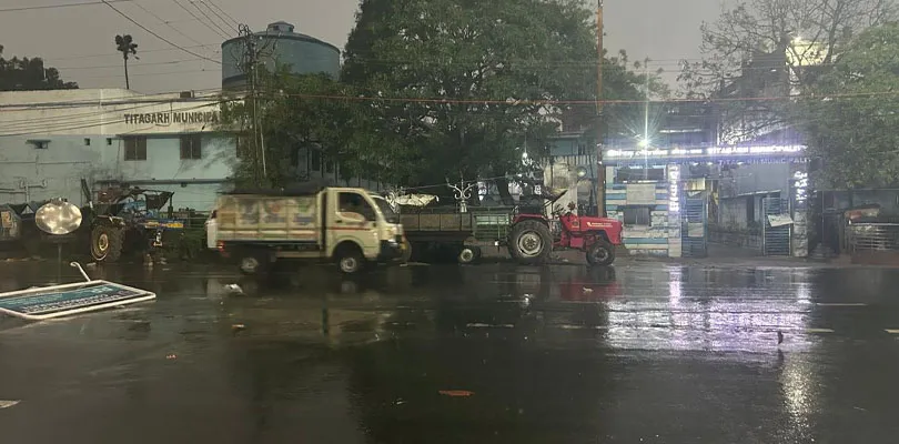 বারাকপুর-টিটাগড়েও ঝড়-বৃষ্টি শুরু