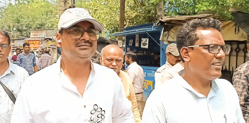 বর্ণাঢ্য শোভাযাত্রা করে বর্ধমানে মনোনয়ন জমা তৃণমূল প্রার্থীদের
