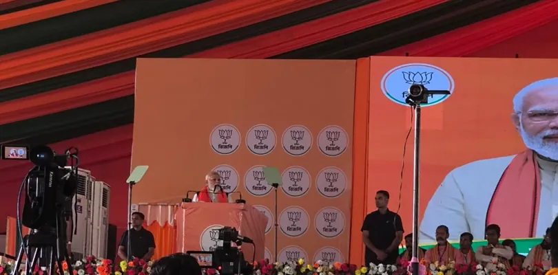 সিউড়িতে বক্তব্য রাখছেন প্রধানমন্ত্রী নরেন্দ্র মোদি