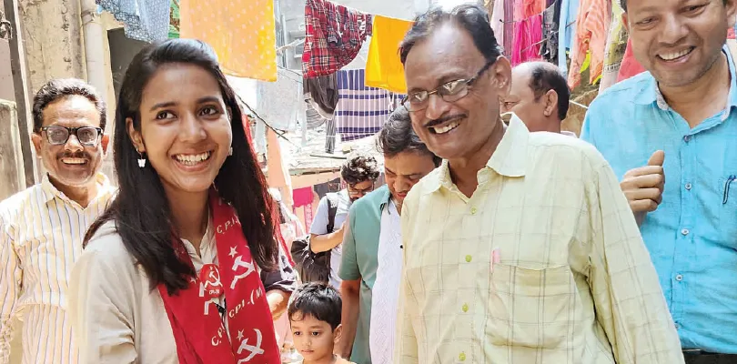 শ’পাঁচেক গাড়ি হাঁকিয়ে মনোনয়ন জমা দেওয়া সিপিএম প্রার্থীর গ্যারাজ ফাঁকা! আফরিনের আয় রাজ্য সরকারি স্কলারশিপ