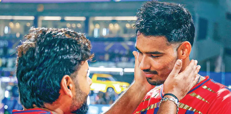 ধোনিকে ইনিংস উত্সর্গ মুকুলের