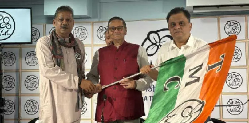 বিজেপি ছেড়ে তৃণমূলের পতাকা নিলেন চন্দ্র বসু