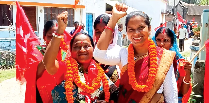 অঙ্গনওয়াড়ির রান্নার সঙ্গে নিবিড় প্রচার, দু’টি কাজেই দড় মানবাজারের সিপিএম প্রার্থী শান্তিমনি মুর্মুর
