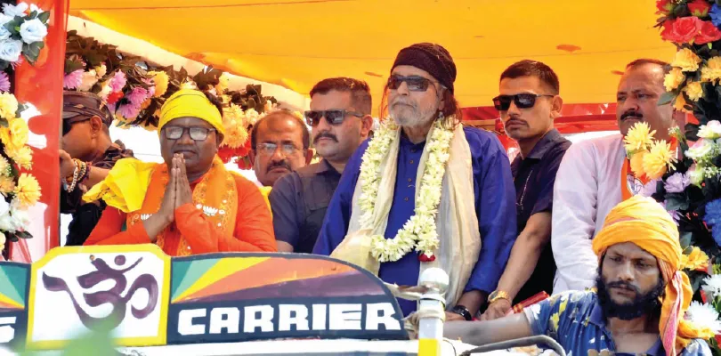 দাঁতনে রোড-শোর মাঝপথে ‘রথ’ ছাড়লেন মিঠুন, হতাশ বাসিন্দারা