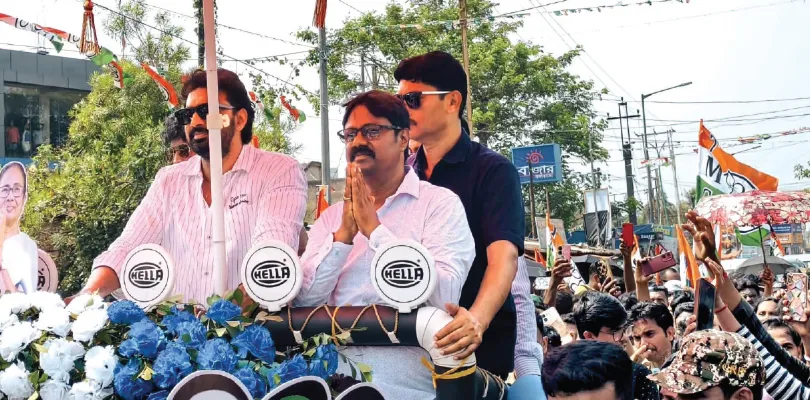 কাঁথি ও খড়্গপুরে দেবের রোড শোয়ে ভিড়