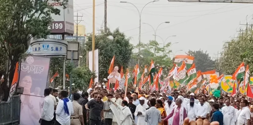 শিলিগুড়িতে মমতা বন্দ্যোপাধ্যায়ের পদযাত্রায় মানুষের ঢল