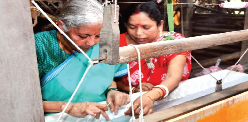 তাঁতশিল্পের অগ্রগতি নিয়ে দিশা দেখাতে পারলেন না সীতারমণ