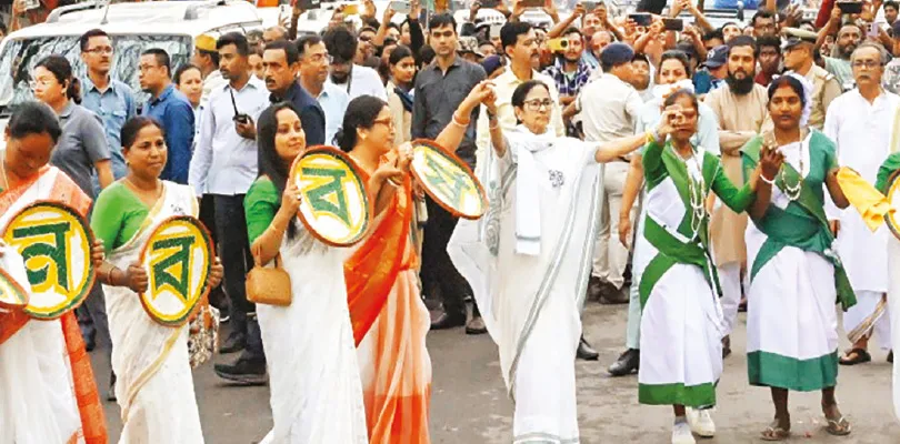 নববর্ষের বার্তায় বিজেপির এজেন্সি-জুলুমের বিরুদ্ধে গণতান্ত্রিকভাবে বদলার ডাক মমতার, ১ বৈশাখে ‘বাঙালি সাজার’ মরিয়া চেষ্টা প্রধানমন্ত্রীর