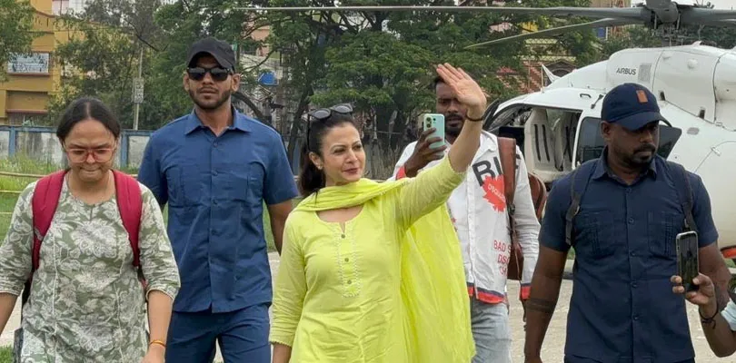 কাটোয়ায় তৃণমূল প্রার্থী রবীন্দ্রনাথ চট্টোপাধ্যায়ের হয়ে ভোট প্রচারে এলেন অভিনেত্রী  তথা সাংসদ কোয়েল মল্লিক