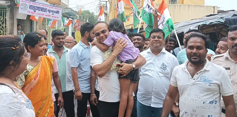 বহরমপুরে তৃণমূল প্রার্থী নাড়ুগোপাল মুখোপাধ্যায়ের পদযাত্রা