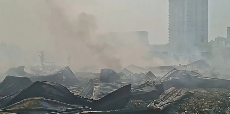 উত্তরপ্রদেশের গাজিয়াবাদে একটি বস্তিতে আগুন, ভস্মীভূত একাধিক ঝুপড়ি