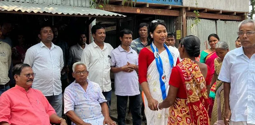 মান্তাদারি অঞ্চলে ভোটপ্রচারে রাজগঞ্জের তৃণমূল প্রার্থী স্বপ্না বর্মন
