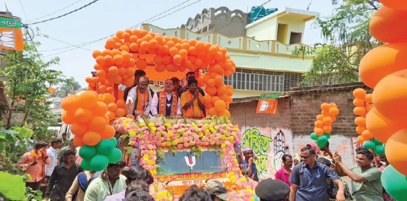 বড়ঞায় নাড্ডার রোড-শোয়ে ফাঁকা থাকাল রাস্তার দু’পাশই