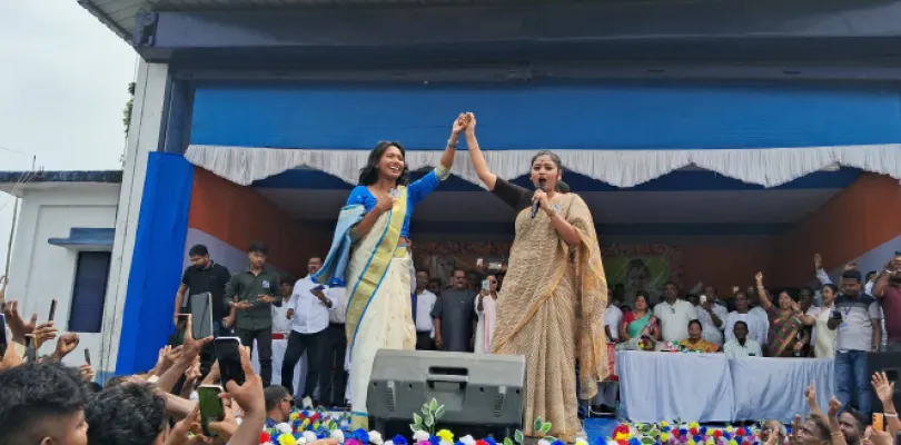 রাজগঞ্জের মাটিতে সোনা ফলাবেন স্বপ্না, প্রচারে এসে বললেন সায়নী