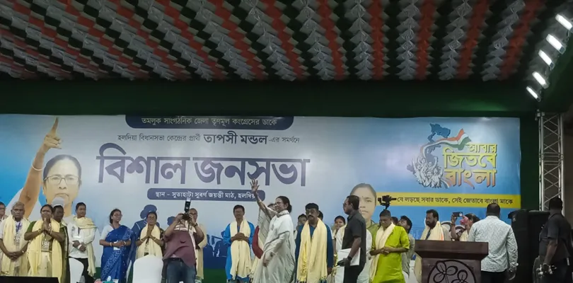 গদ্দারকে জিততে দেবেন না: মমতা