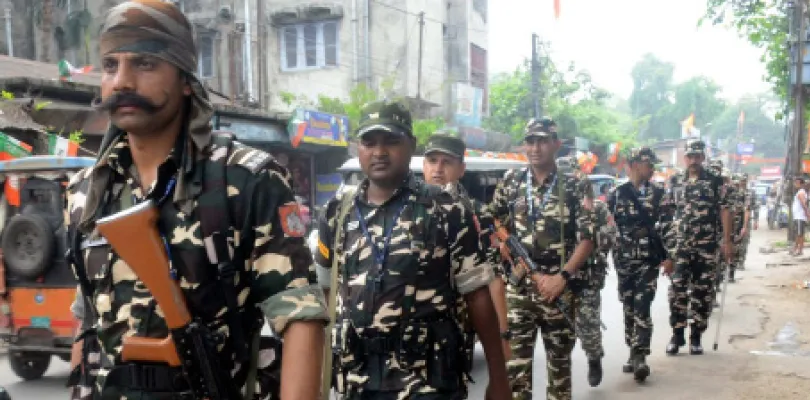 বুলেট প্রুফ গাড়ি আর বুটের আওয়াজের  মধ্যে হাস্যমুখর গ্রামীণ হুগলির অলিগলি