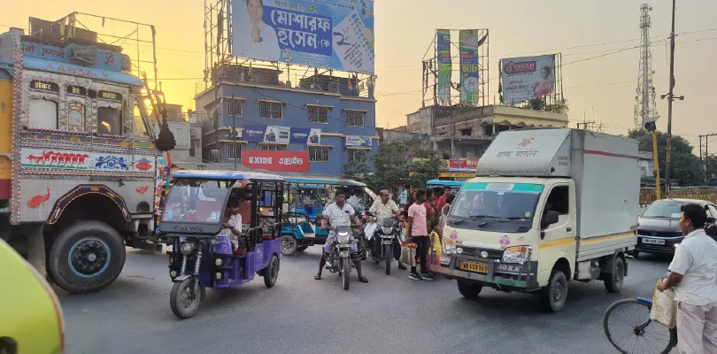 সিভিকরা ছুটিতে, পুলিশ ভোটের কাজে, রাস্তায় মোড়ে মোড়ে যানজট, অব্যবস্থা
