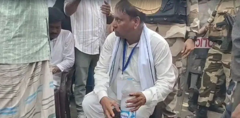 নওদায় হুমায়ুন কবীরের সঙ্গে তৃণমূল কর্মীদের ধস্তাধস্তি