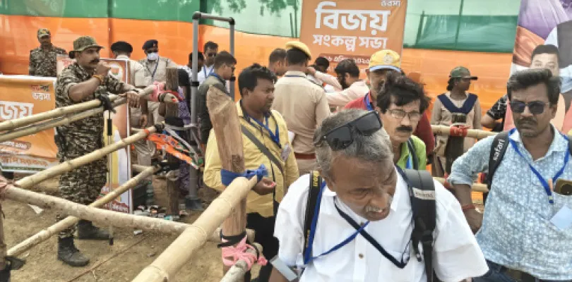 সারা জেলা থেকে লোক এনে হরিপালে  প্রধানমন্ত্রীর সভা ভরাতে হল বিজেপিকে