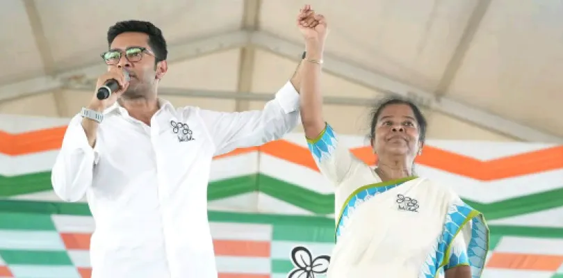 দু’বছরের মধ্যে ধনেখালির সব কাঁচা বাড়ি পাকা হবে: অভিষেক