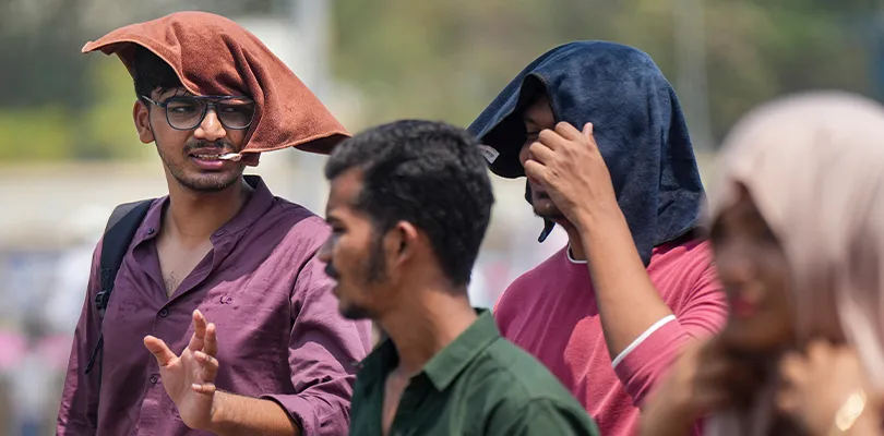 আজ কলকাতার ভোরের তাপমাত্রা ছিল ২৯.২ ডিগ্রি সেলসিয়াস, আর আজ সর্বোচ্চ তাপমাত্রা ৩৬.২ ডিগ্রি সেলসিয়াসের ঘরে থাকার সম্ভাবনা আছে