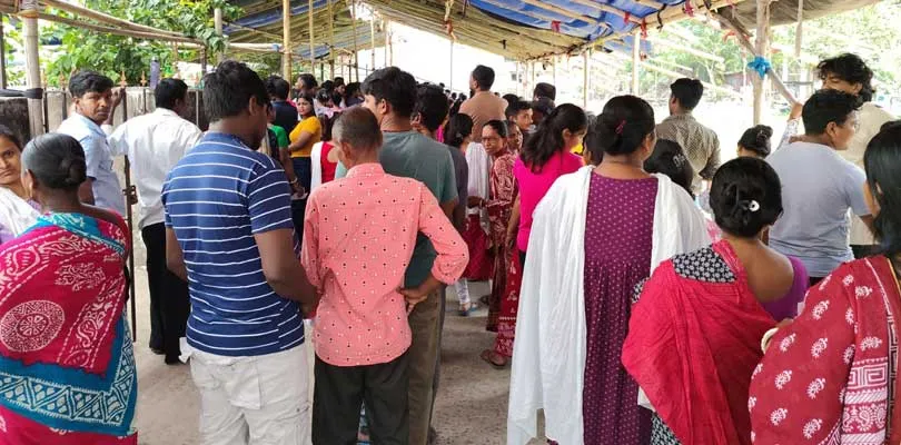 নদীয়া জেলায় দুপুর ১ টা পর্যন্ত ৬১.৪১ শতাংশ ভোট পড়েছে