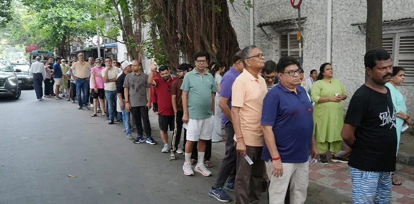 প্রথম ছয় ঘণ্টার ভোটদানে কলকাতাকে টেক্কা জেলার, জানুন সর্বশেষ আপডেট